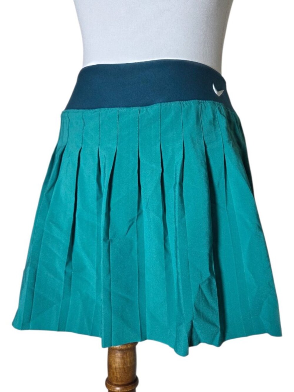 NikeCourt Victory Dri-FIT Teal Pleated Mini Tennis Skirt Skort Medium NWOT